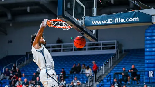 Chaz Lanier dunking the ball