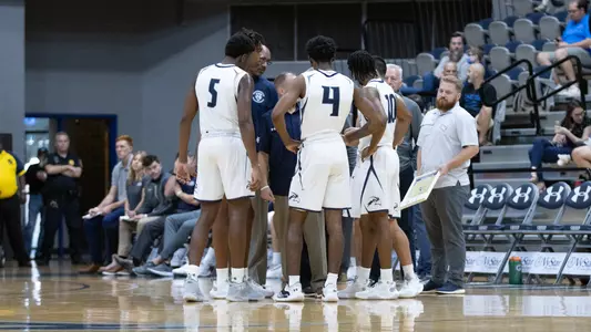 team men's basketball huddle