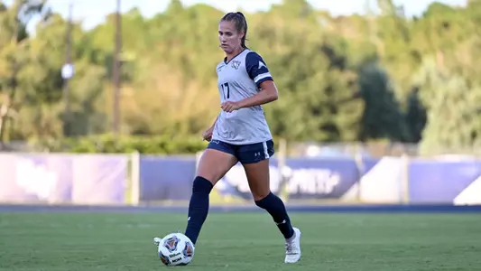 Analiese Anderson dribbling up field