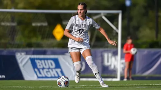 Analiese Anderson dribbling the ball up field
