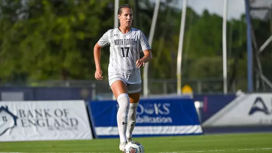 Analiese Anderson dribbling on the field