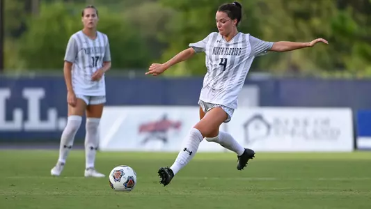 Averi Walraven kicking the ball