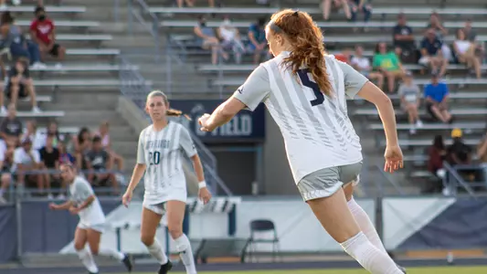 Emma Voigt making a pass