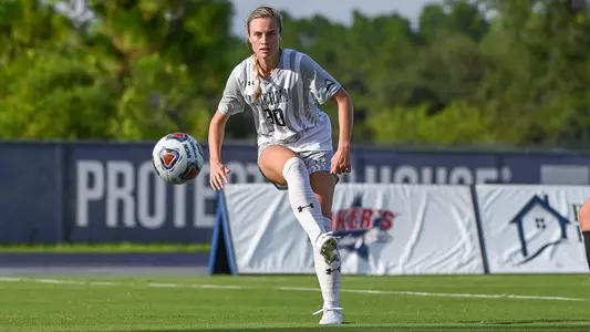 Hannah Farmer passing the ball