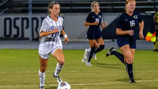 Amanda Hartmann dribbling the ball