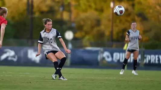 Amanda Hartmann passing the ball