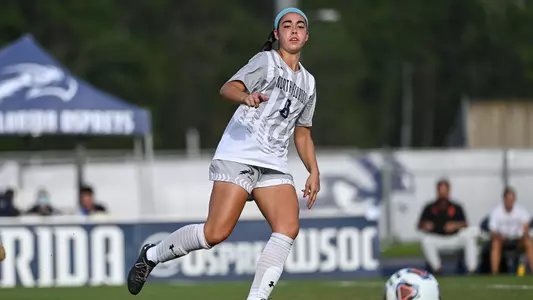 Ari Munoz passing the ball