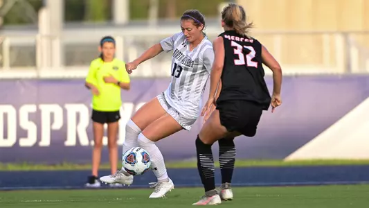 Kiki Slattery dribbling the ball