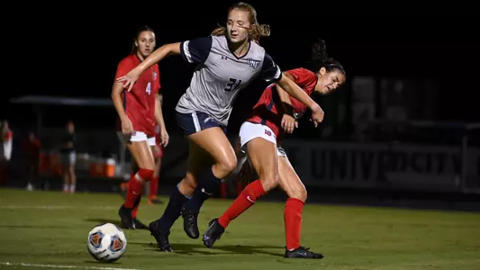 Vanessa Piermont going after the ball