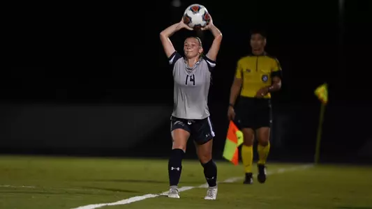 Lauren Weiss passing the ball