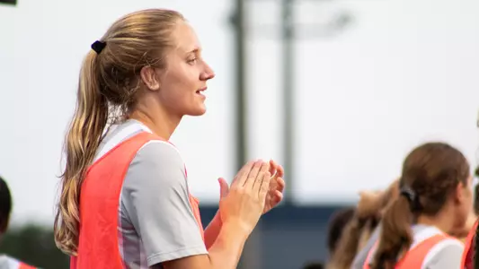 Vanessa Piermont clapping