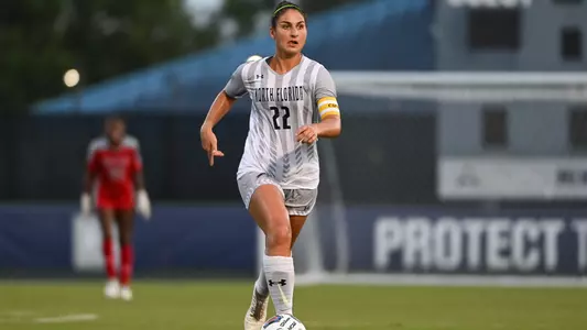 Zara Siassi dribbling the ball