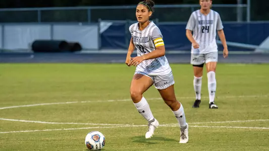Zara Siassi dribbling the ball forward