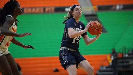 Erin Jones making a pass