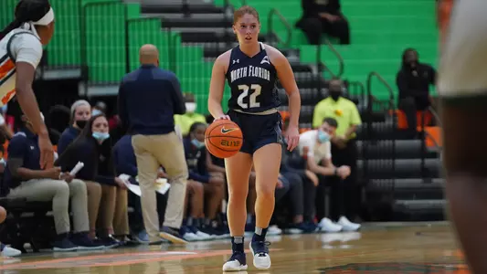 Ally Knights dribbling the ball