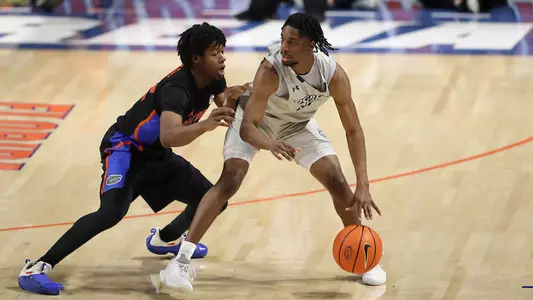 Jarius_Hicklen dribbles ball with back to his defender