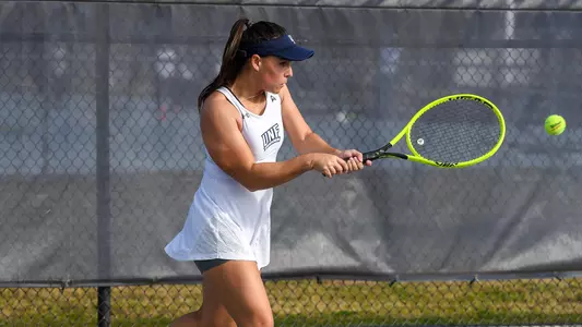 Ana Paula Melilo hitting the ball