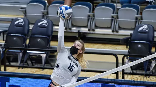 Jessica Buis attacks the ball