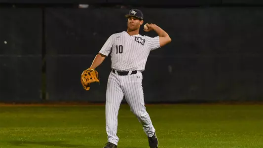 Austin Bogart throwing the ball