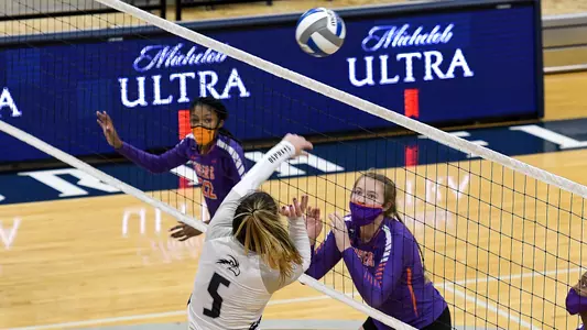 Julianna Askew makes an attack.