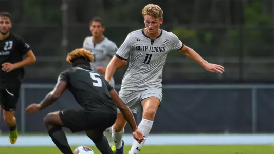 Bryson Smith takes the ball against USC Upstate.