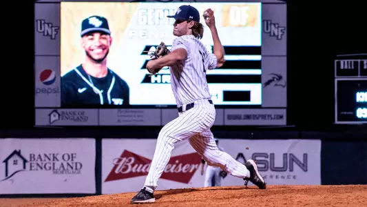 Dylan Kelley throwing a pitch.