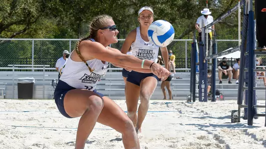Lauren Galinis sets the ball.