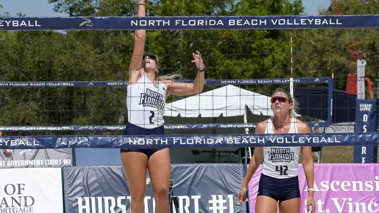 Callie Workman sets the ball.