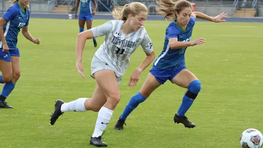 Vanessa Piermont dribbles ball past a defender