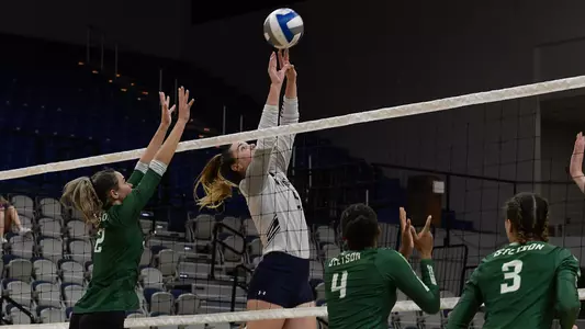 Julianna Askew setting the ball