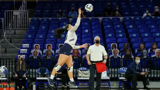 Rocio Moro serving