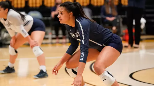 Gabby O'Connell gets ready for a serve
