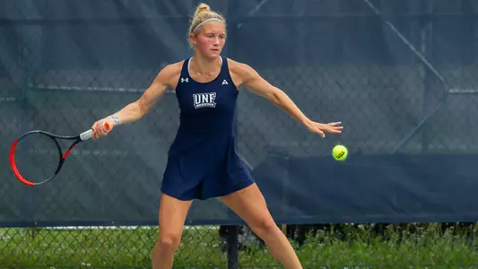 Annabelle Davis hits a forehand.