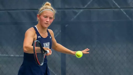 Annabelle Davis hits a forehand.