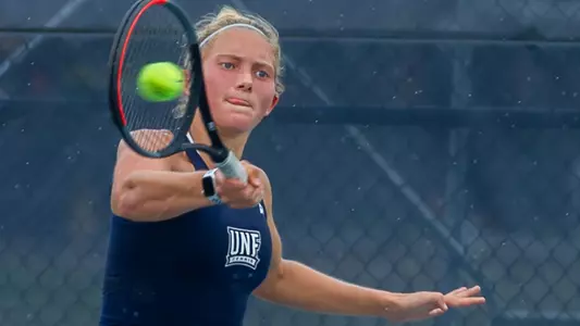 Annabelle Davis hits a forehand.