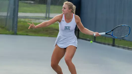 Summer Yardley hits a forehand.
