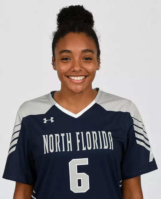 Head shot of Allyna Thurston