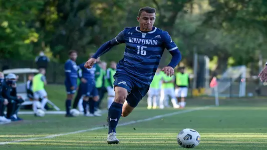 Mirza Nevoric dribbling