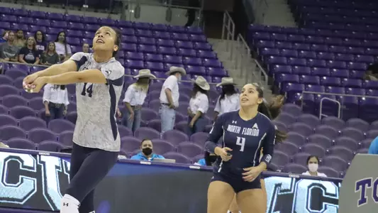 Hollingsworth-Santana sets the ball