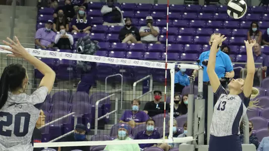 Annie Antar sets the ball