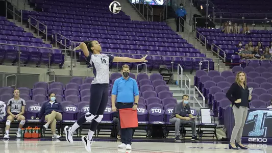 Dariana Hollingsworth-Santana serves the ball