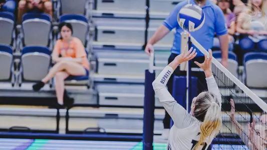 Annie Antar passing the ball