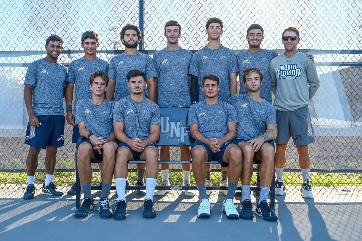 UNF men's tennis 2021-22 team photo