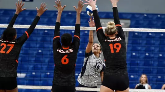 Dariana Hollingsworth-Santana makes an attack