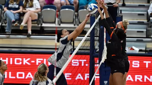 Dariana Hollingsworth-Santana makes an attack