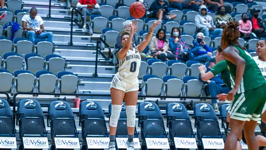 Jaida Bond shoots a jump shot
