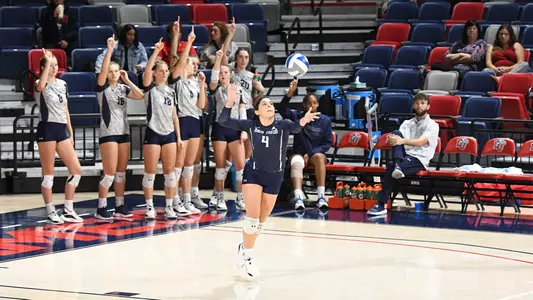 Rocio Moro serving the ball