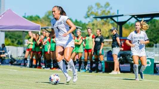 Mia Sadler dribbling up the field