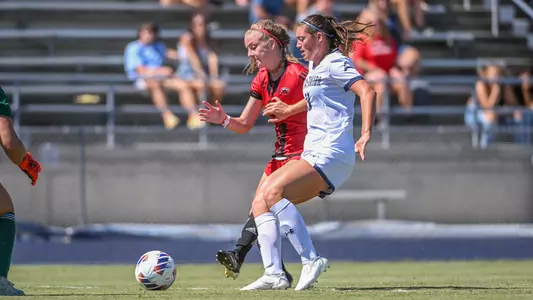 Kiki Slattery going for theball