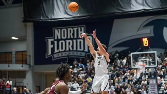 Carter Hendricksen shooting a jump shot